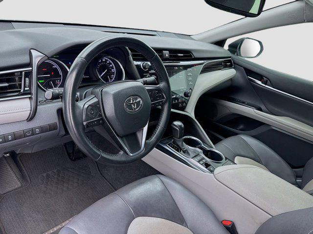 Photo of 2020 Super White Toyota Camry Hybrid