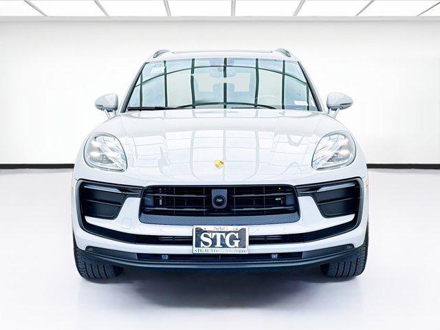 Photo of 2022  Porsche Macan