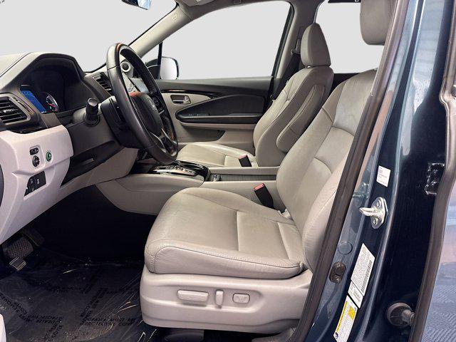 Photo of 2022 Steel Sapphire Metallic Honda Pilot
