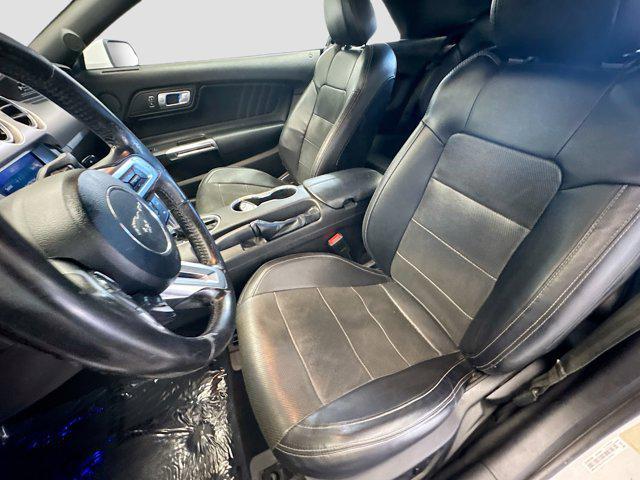 Photo of 2020 Oxford White Ford Mustang