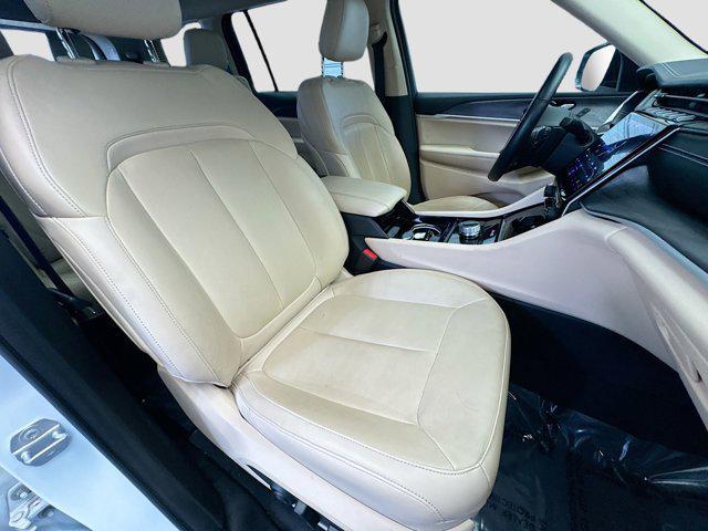 Photo of 2022 Bright White Clearcoat Jeep Grand Cherokee L