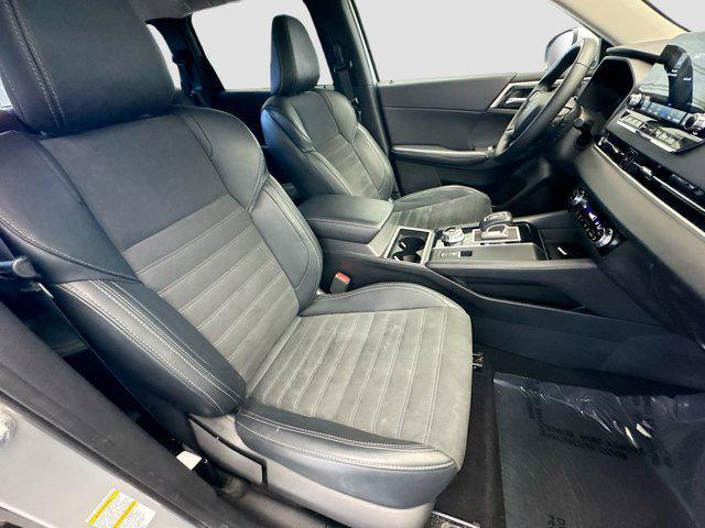 Photo of 2024 Alloy Silver Metallic Mitsubishi Outlander