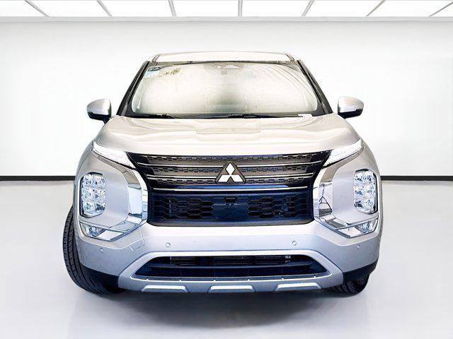Photo of 2024 Alloy Silver Metallic Mitsubishi Outlander