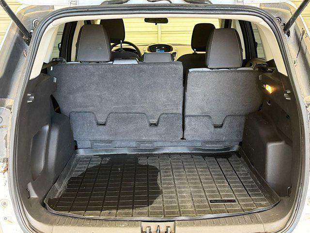 Photo of 2018 Oxford White Ford Escape