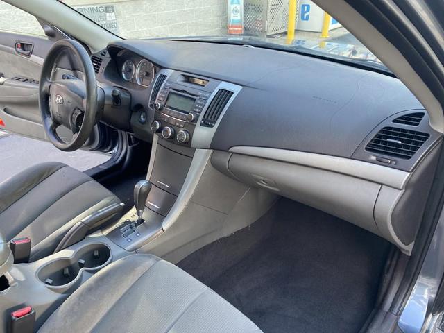 Photo of 2009 Willow Gray Hyundai SONATA