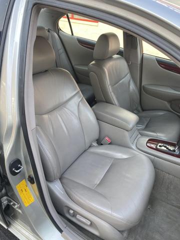 Photo of 2003 Millennium Silver Metallic Lexus ES 300