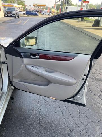 Photo of 2003 Millennium Silver Metallic Lexus ES 300