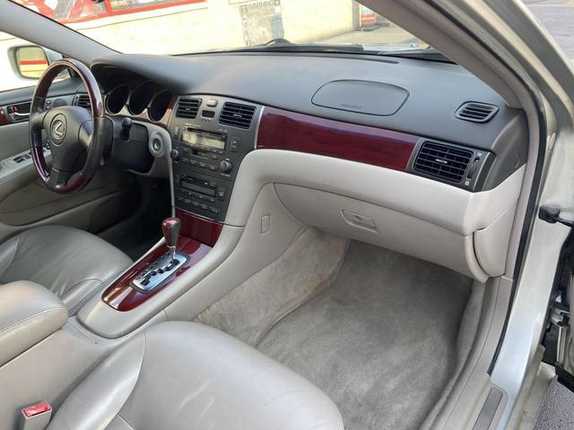 Photo of 2003 Millennium Silver Metallic Lexus ES 300