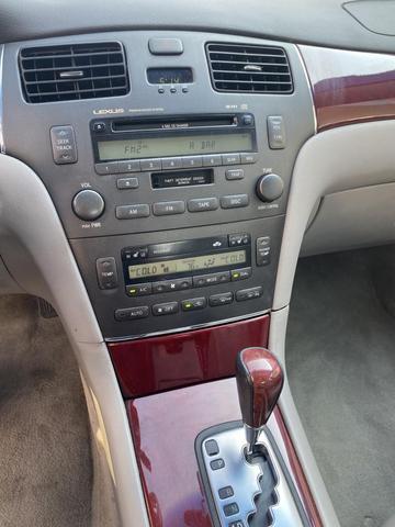 Photo of 2003 Millennium Silver Metallic Lexus ES 300