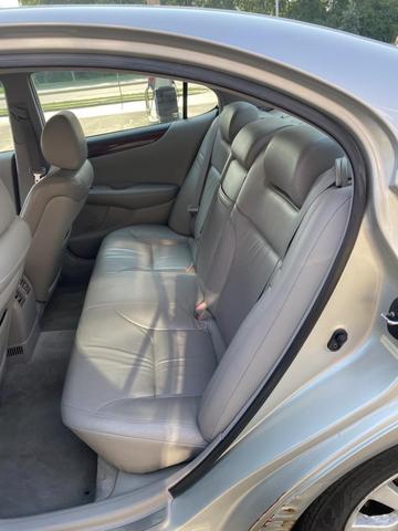 Photo of 2003 Millennium Silver Metallic Lexus ES 300