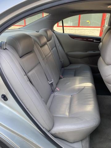 Photo of 2003 Millennium Silver Metallic Lexus ES 300