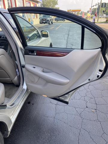 Photo of 2003 Millennium Silver Metallic Lexus ES 300