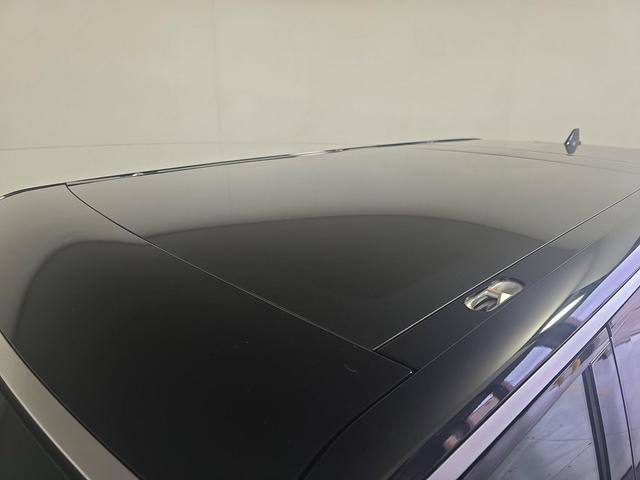 Photo of 2023 Limestone Rivian R1S