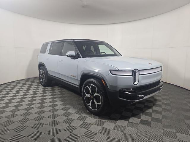 Photo of 2023 Limestone Rivian R1S