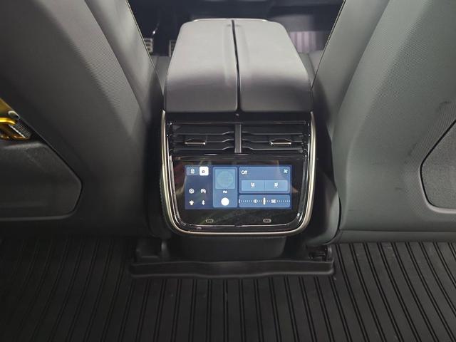 Photo of 2023 Limestone Rivian R1S