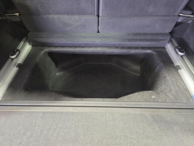 Photo of 2023 Limestone Rivian R1S