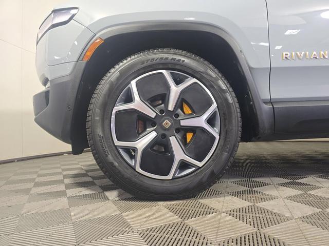 Photo of 2023 Limestone Rivian R1S