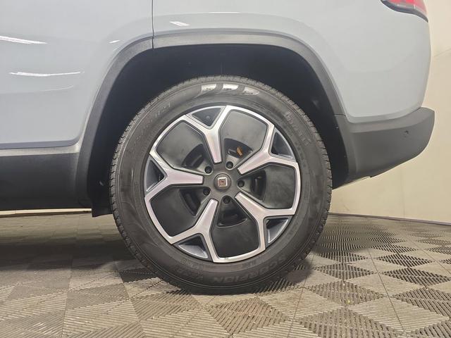 Photo of 2023 Limestone Rivian R1S
