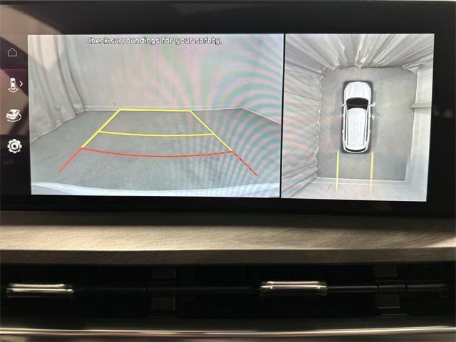 Photo of 2023 Glacial White Pearl Kia Telluride
