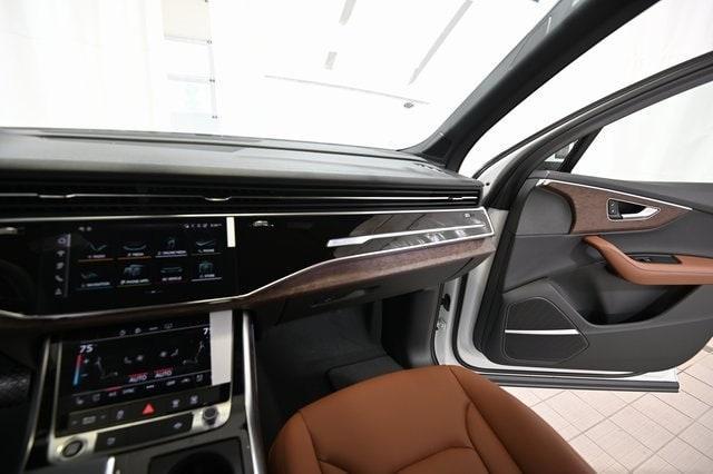 Photo of 2025 Carrara White Audi Q7