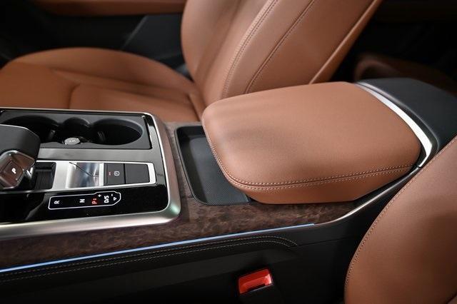 Photo of 2025 Carrara White Audi Q7