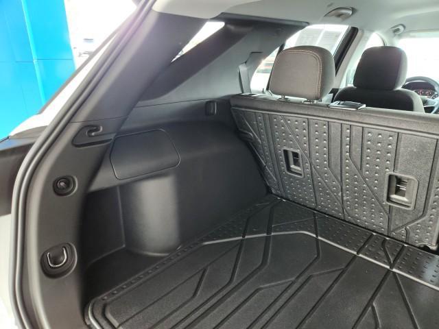 Photo of 2024 Summit White Chevrolet Equinox