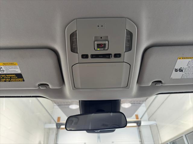 Photo of 2022 Celestial Silver Metallic Toyota Highlander Hybrid