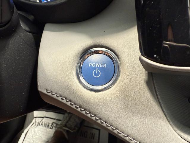 Photo of 2022 Celestial Silver Metallic Toyota Highlander Hybrid