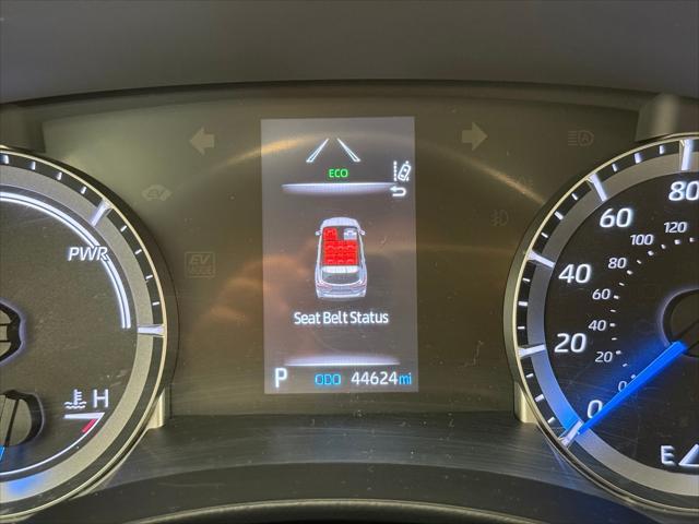 Photo of 2022 Celestial Silver Metallic Toyota Highlander Hybrid
