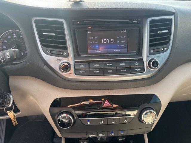 Photo of 2017 Dazzling White Hyundai TUCSON