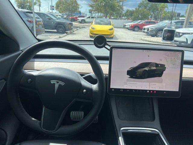 Photo of 2022 Gray Tesla Model Y