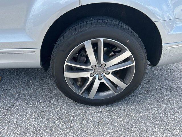 Photo of 2015 Silver Audi Q7
