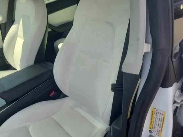Photo of 2020 White Tesla Model 3