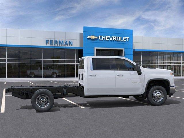 Photo of 2025 White Chevrolet Silverado 3500