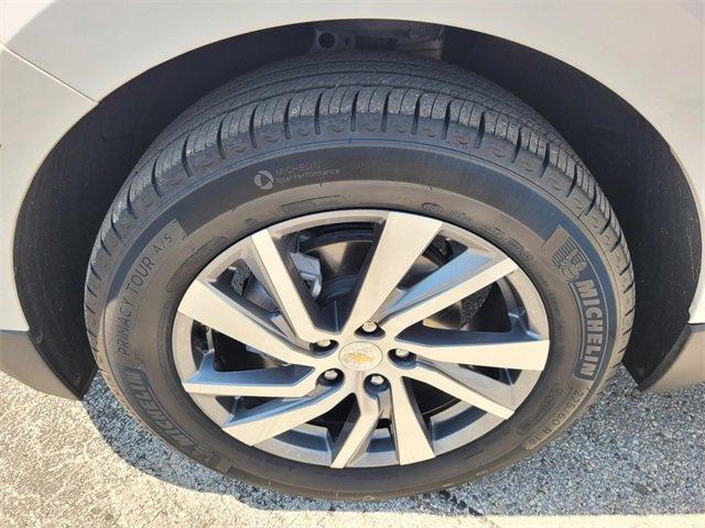 Photo of 2024 Iridescent Pearl Tricoat Chevrolet Equinox