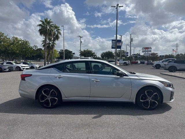 Photo of 2023 Brilliant Silver Metallic Nissan Altima