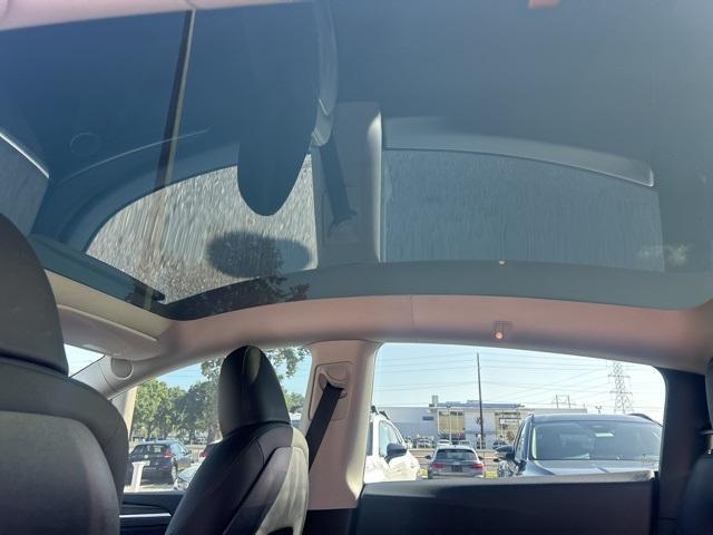 Photo of 2023 White Tesla Model Y