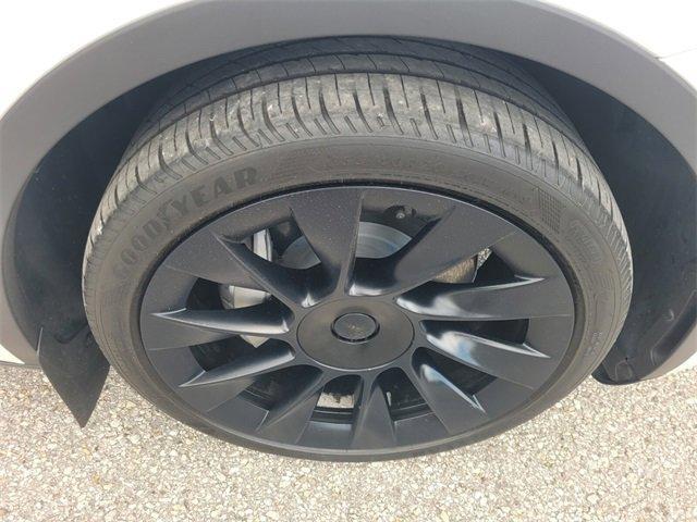 Photo of 2023 White Tesla Model Y