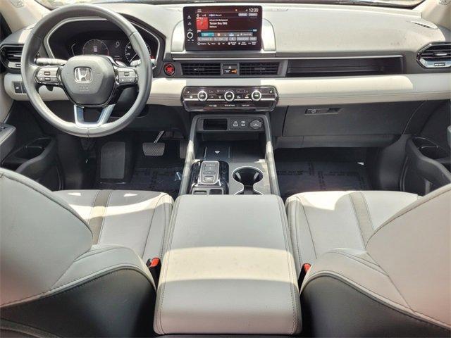Photo of 2025 Blue Honda Pilot