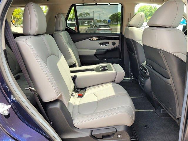 Photo of 2025 Blue Honda Pilot