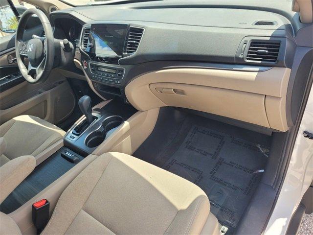 Photo of 2020 White Honda Pilot