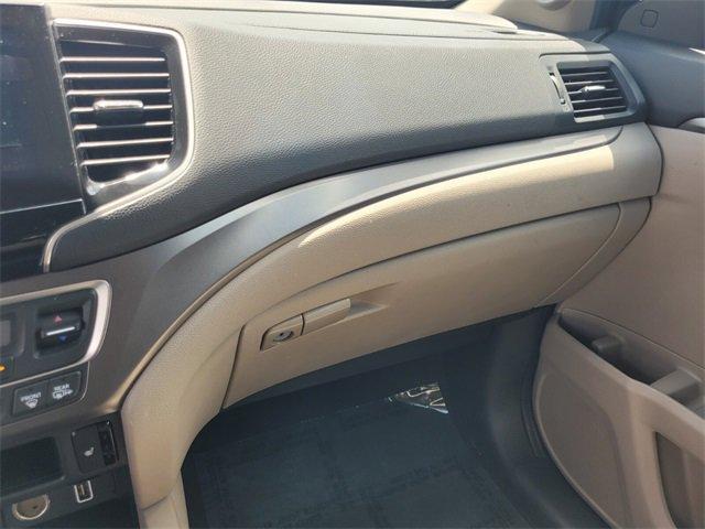 Photo of 2020 White Honda Pilot