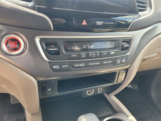 Photo of 2020 White Honda Pilot