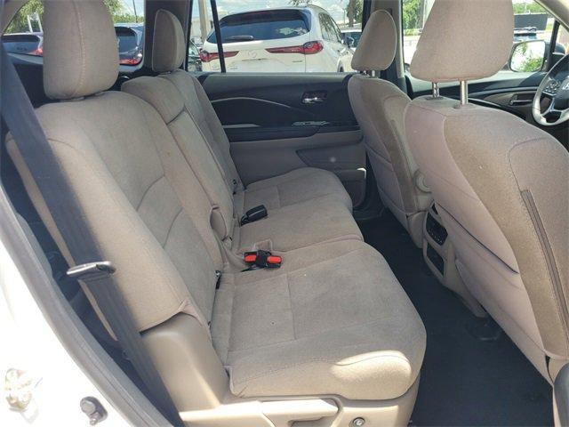 Photo of 2020 White Honda Pilot