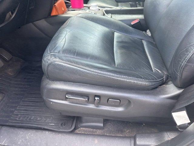 Photo of 2021 White Honda Pilot