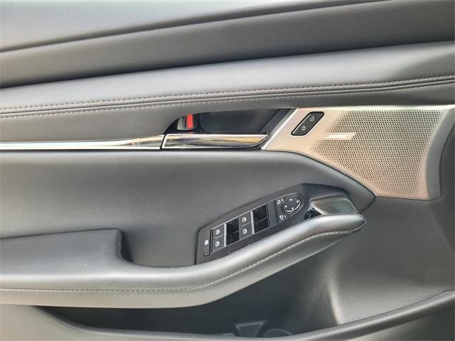 Photo of 2023 Snowflake White Pearl Mazda Mazda3