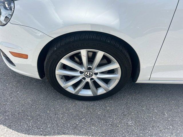 Photo of 2012 White Volkswagen Eos