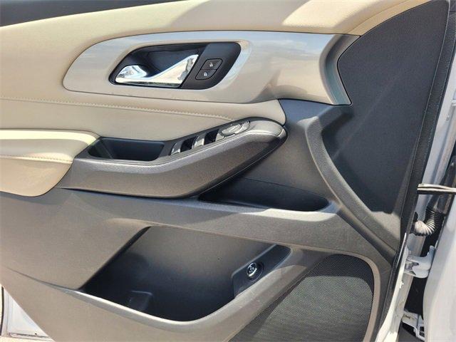 Photo of 2023 Summit White Chevrolet Traverse