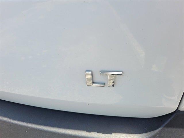 Photo of 2023 Summit White Chevrolet Traverse