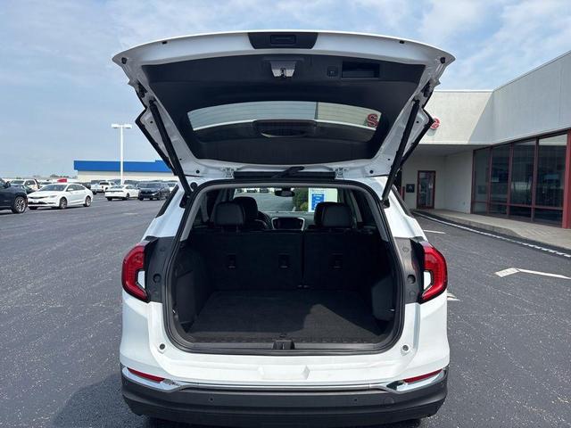 Photo of 2022 Summit White GMC Terrain